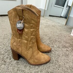 MIA Brown Block Heel Cowboy Boots - NWT